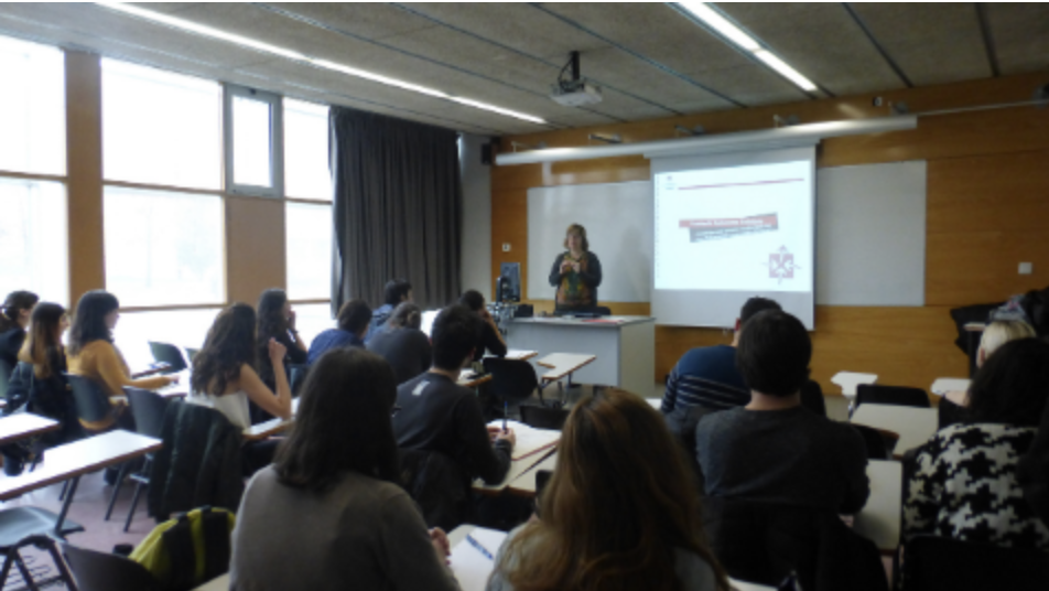 fotografia de una sessió de formació de la UAB a la Facutlat de Biociències